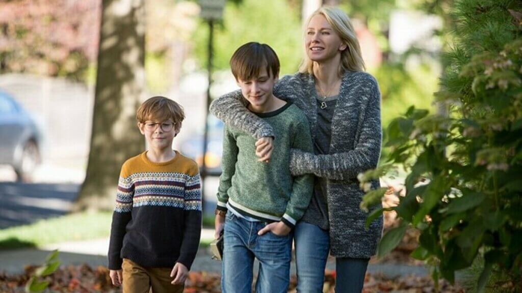 Scene fra filmen "The Book of Henry";  mor og to barn