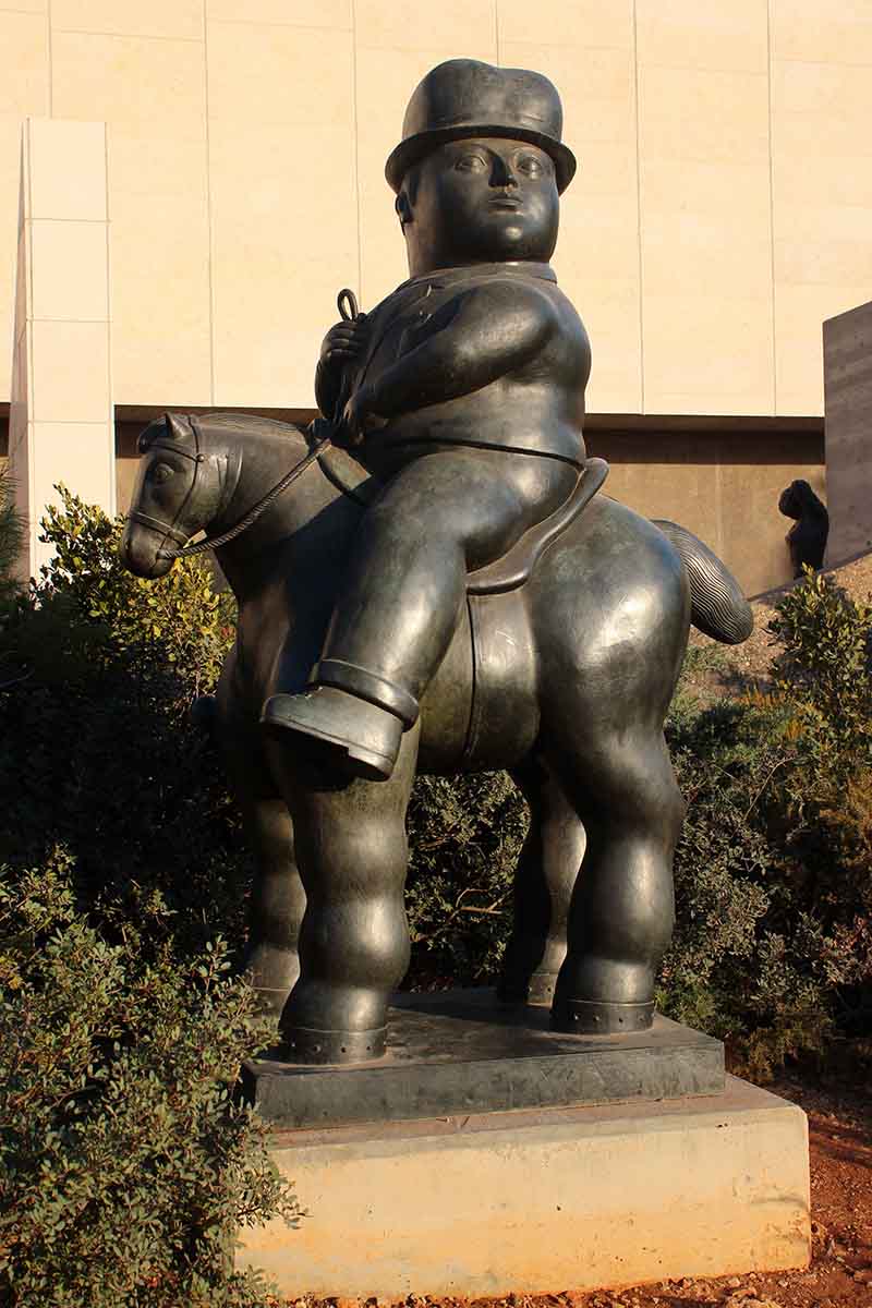 Man on Horse av Botero