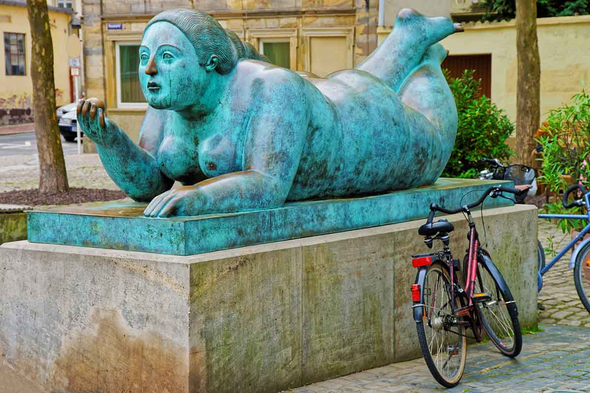 Dame med frukt av Botero, Bamberg