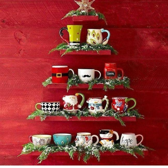 Juletrær laget av kopper