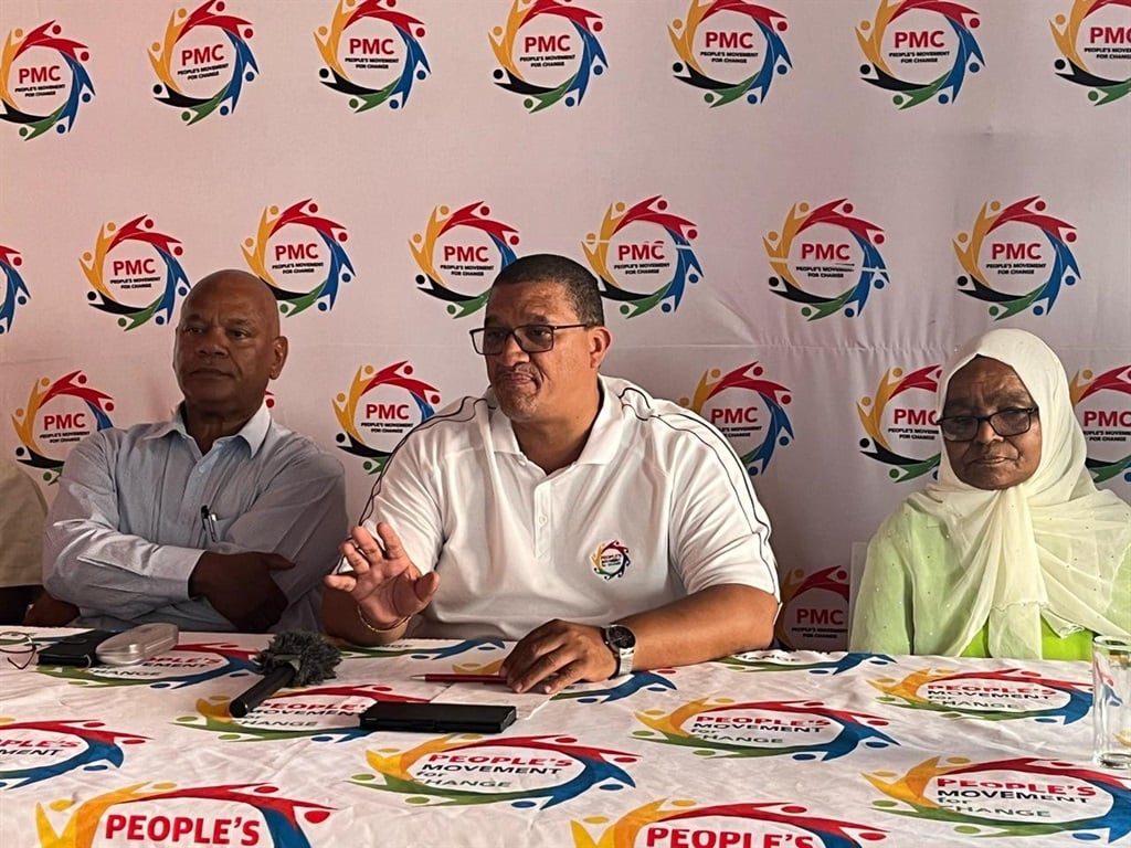 Tidligere Cape Town-ordfører og DA-medlem Dan Plato har meldt seg ut av partiet og sluttet seg til Peoples Movement for Change.