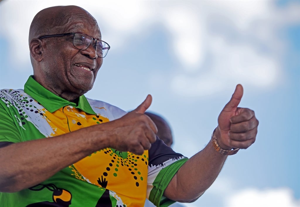 Disruptor |  Tidligere president Jacob Zuma taler til en fullsatt Alexandra Stadium i helgen for en MK Party-rally.