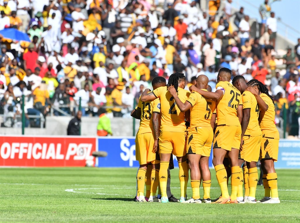 Kaizer Chiefs-spillere klumper seg sammen under en DStv Premiership-kamp.  (Grant Pitcher/Gallo-bilder)